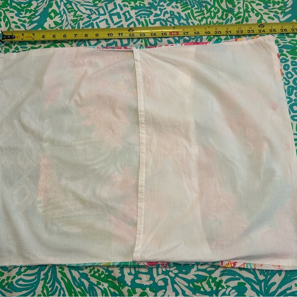 Lilly Pulitzer for Pottery Barn, 2 pillow cases 25x19,  Orchid print - Picture 6 of 12
